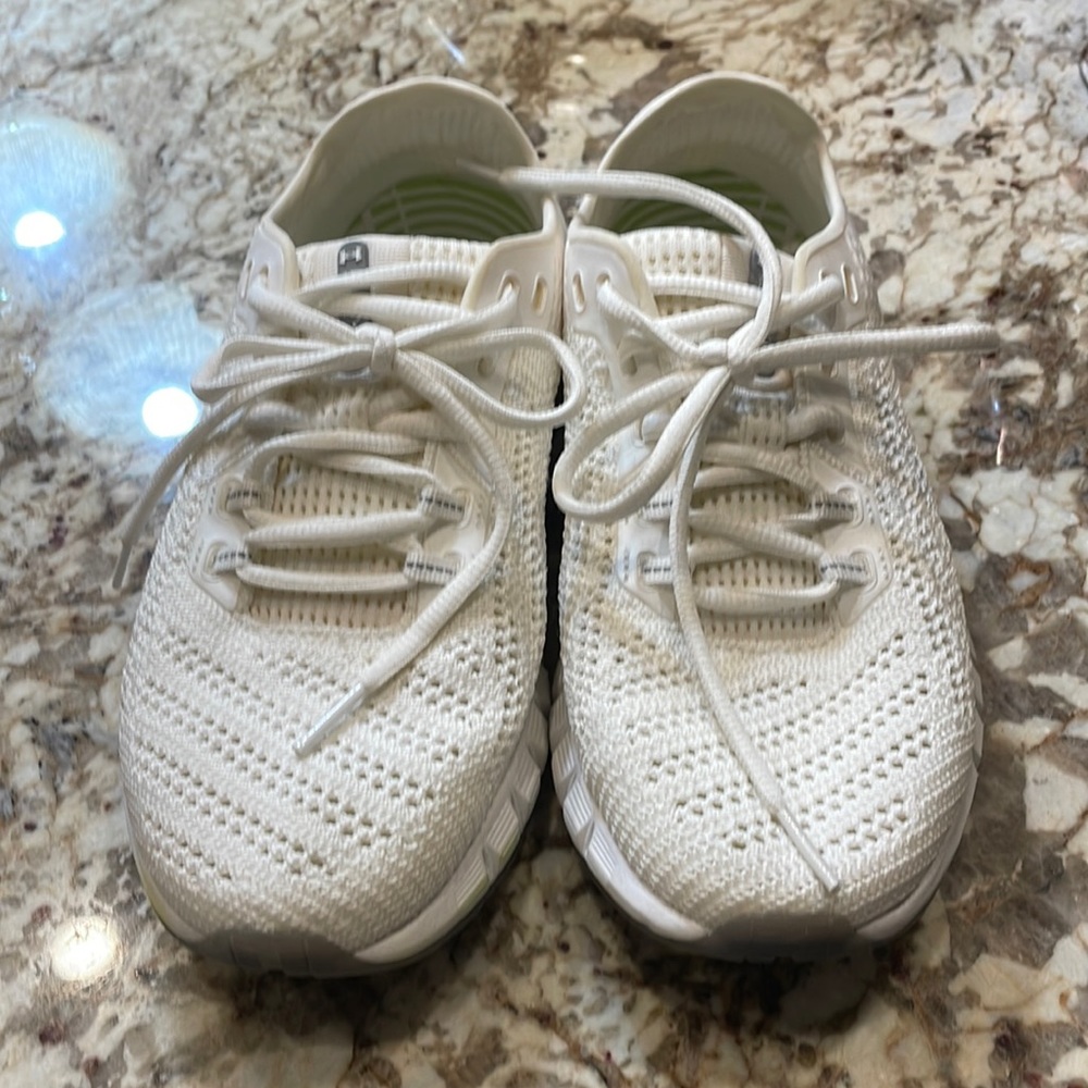 Under armour never worn athletic shoes